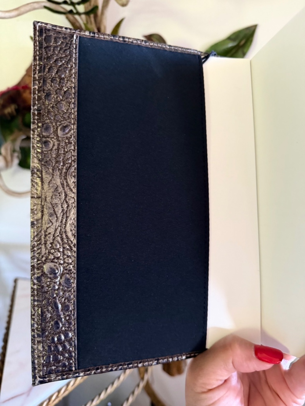 🌟NWT Brahmin Black ONYX Sample Leather Journal Metallic Gold Glitter Flecks 🌟 - Picture 7 of 10